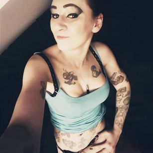 Model - Mistress Demona findom