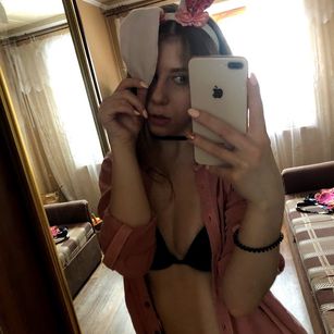 Model - Mira Moore striptease