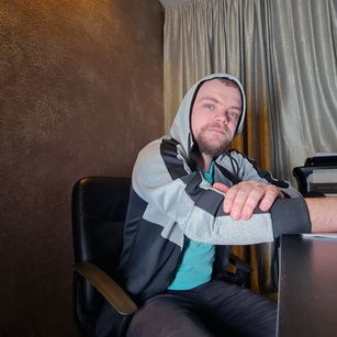 Model - Dr.GarryWhite therapist