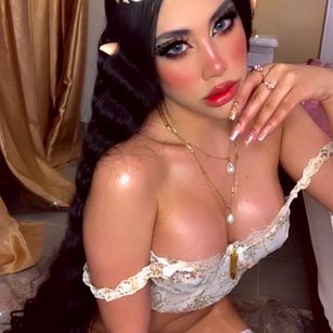 Model - April Tsumi accent