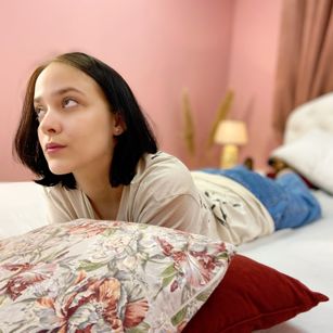 Model - EvelynBlack heels