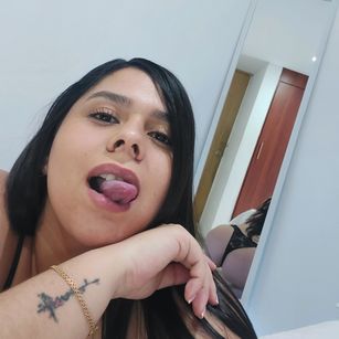 Model - Laura Love blowjob