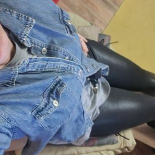 Model - Annie Body femdom