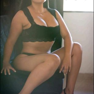 Model - Olivia Megan feet