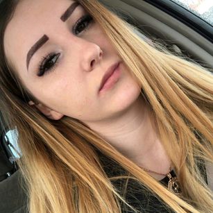 Model - Emily__r0se young