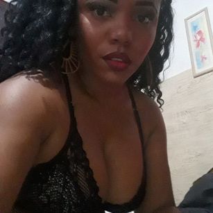 Model - kellystuart black