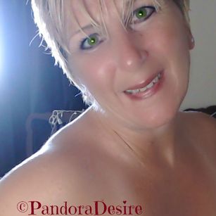 Model - Pandora Desire runner