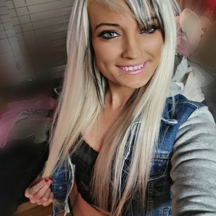 Model - rikki king masturbate