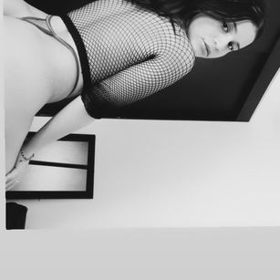 Model - Emily_Hot_ feet