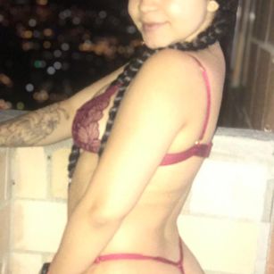 Model - Emily_Hot_ feet