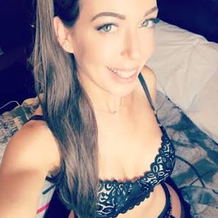 Model - Sophia Hunter squirting