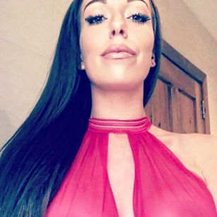 Model - Sophia Hunter gushing