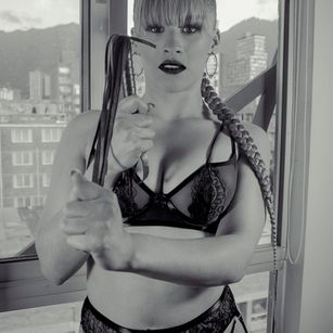 Model - Carla Blair latina