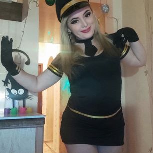 Model - MissViktory feet