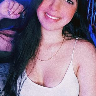 Model - Mariangel Di Nuzzo dildo