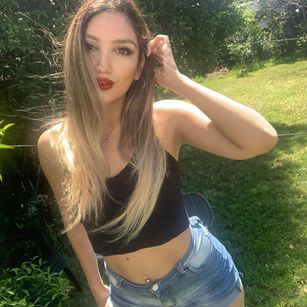 Model - iara love enginer