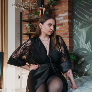 Model - Amanda curvy