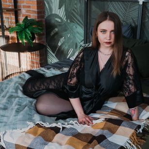 Model - Amanda mistress