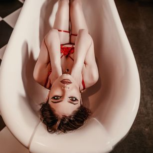 Model - HazelShawn camgirl