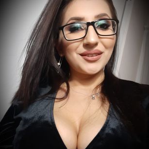 Model - DenizzCharming latina