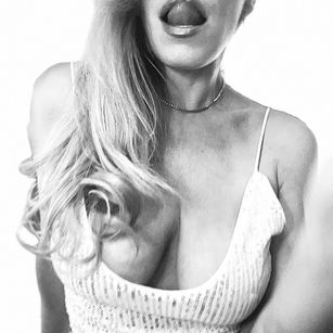 Model - Loren Lane naturaltits