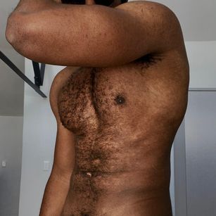 Model - Valencio black