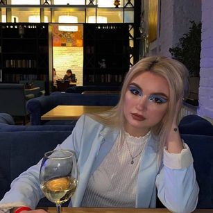 Model - Terri Shaw Blonde