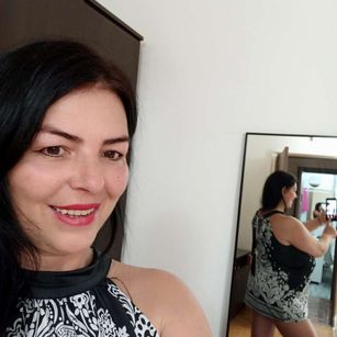 Model - YulliaMilf smoking