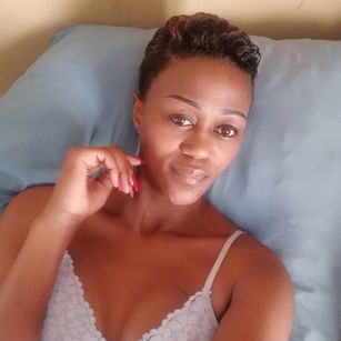 Model - RangerBooty piercings