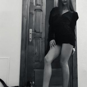 Model - AlmaBridge dominatrix