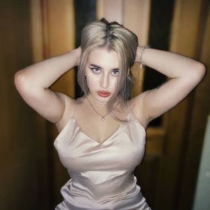 Model - MaryBrent tits