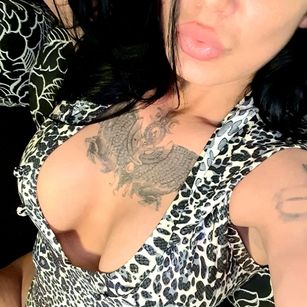 Model - NaughtyDivaMadeinHell wet