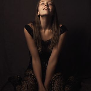 Model - Julie_Magnetic young