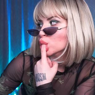 Model - Jade Thorn deepthroat