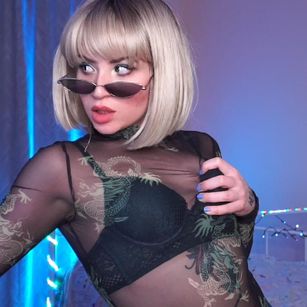 Model - Jade Thorn striptease