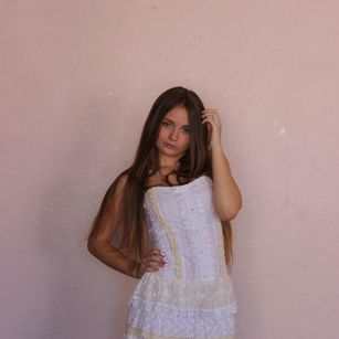 Model - Luna Lore joi