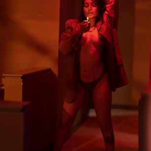 Model - MILA KOSLOV slave