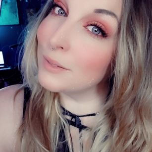 Model - Lily McDermot sexy