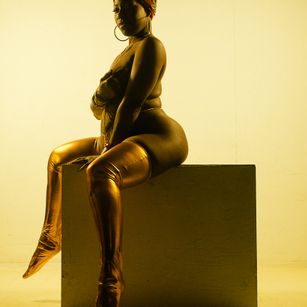 Model - Santi Joy kinky