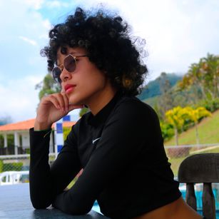 Model - Mila Hilltop Mila