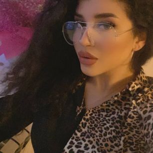 Model - Amelia striptease