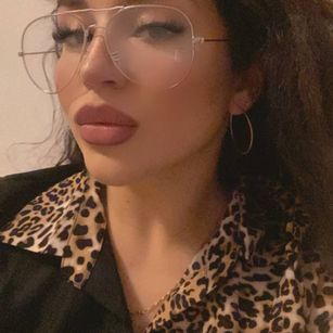 Model - Amelia dildo