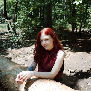 Model - Emmi_01 talks