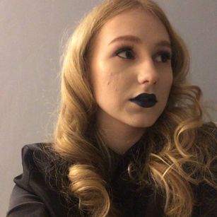 Model - Ashley smoke