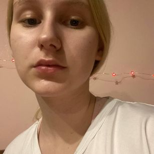 Model - Ashley smoke