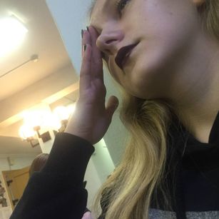 Model - Ashley natural