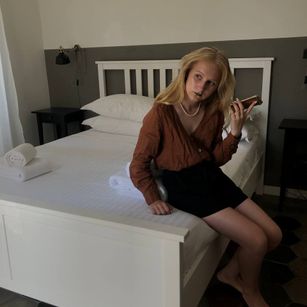 Model - Ashley smart