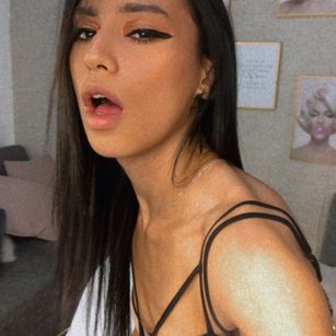 Model - Lucia brunette