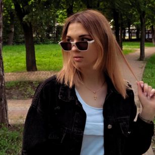 Model - Kelsi Monroe teen