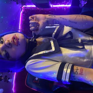 Model - VennusSativa petite